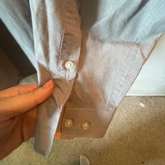 Simple grey button up - Picture 5 of 6